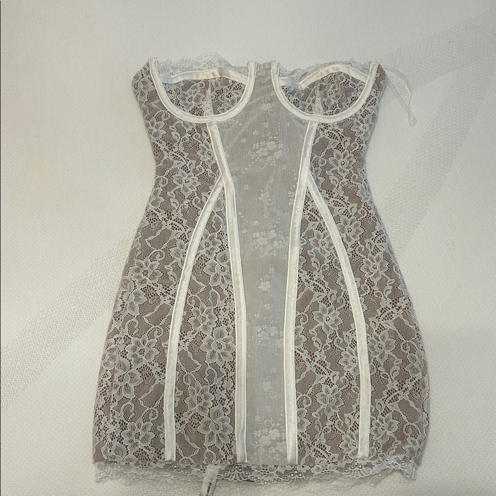 Chic Strapless Lace Dress in Cream and Brown